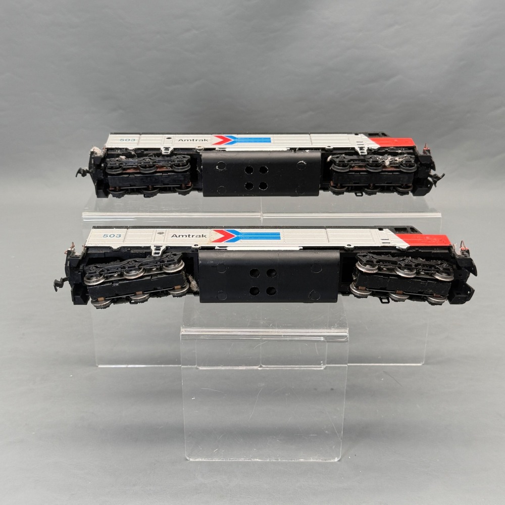 HO Scale Untested Athearn FP45 Amtrak Locomotive & 4 Walthers Amfleet Cars - Picture 9 of 16
